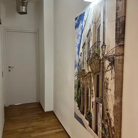 Lo Re Konukevi Lecce